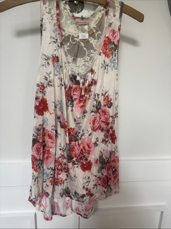 Fashion Magazine Tops - White tank top with a red floral print and a delicate lace back detail